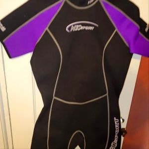 Women size 10 wet suit